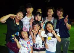 On the last day, together with the Korean families who became their friends